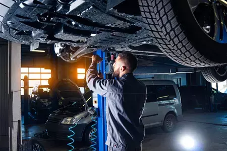 Mécanicien Méca-Club Garage